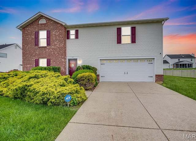 Property at 243 Edbrooke Dr, Belleville, IL 62221, 4 beds, 2.5 baths