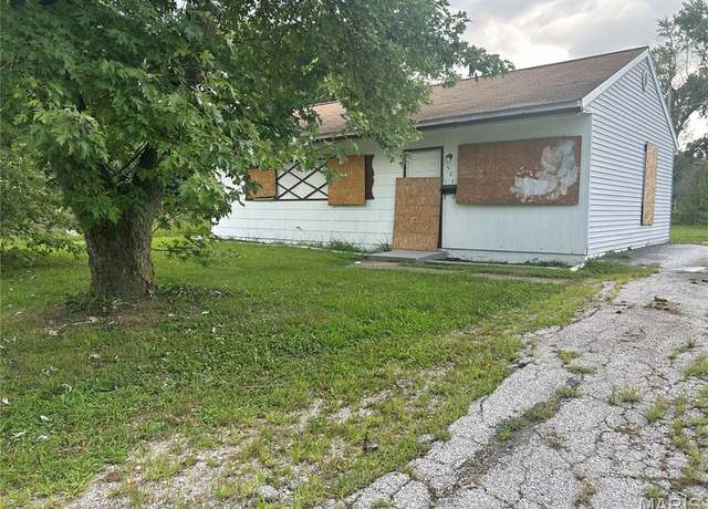 Property at 507 Saint Dorothy Dr, East Saint Louis, IL 62206, 3 beds, 1 bath