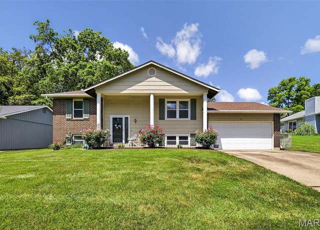 Property at 25 Universal Dr, St Peters, MO 63376, 3 beds, 2 baths