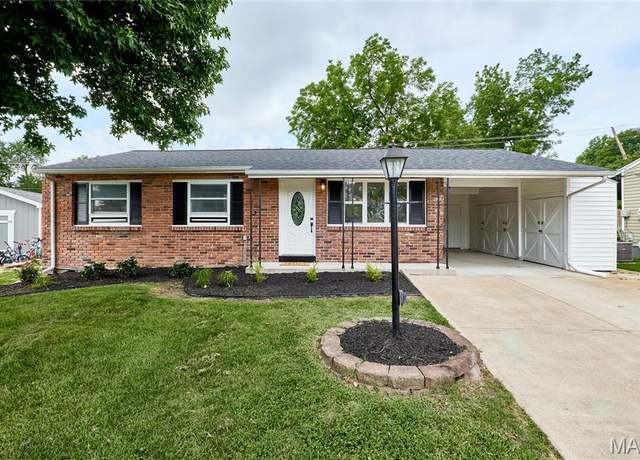 Property at 8 Jane Ct, Maryland Heights, MO 63043, 3 beds, 1.5 baths