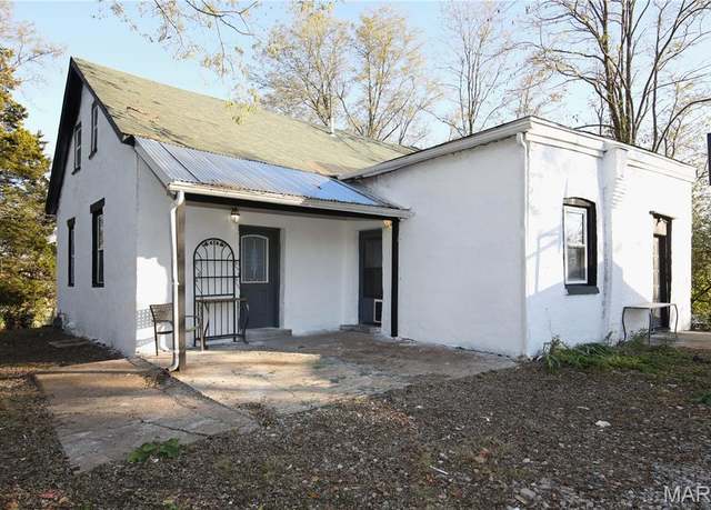 Property at 503 N 3rd St, Belleville, IL 62220, 5 beds, 1 bath
