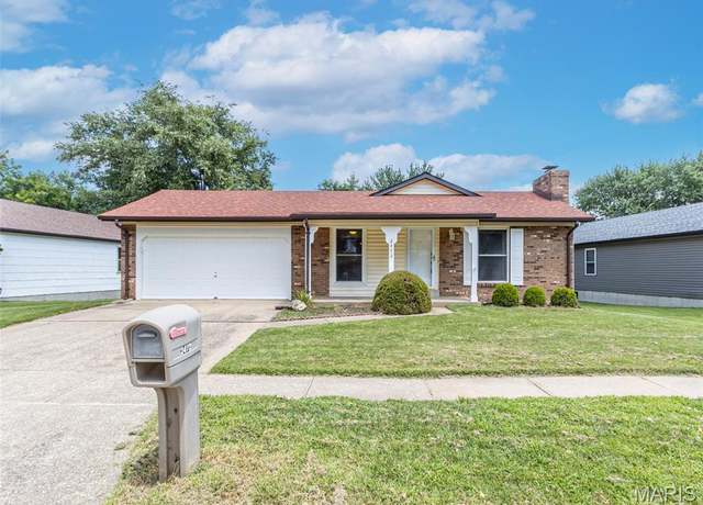 Property at 2472 Pheasant Run Dr, St Louis, MO 63043, 2 beds, 1 bath