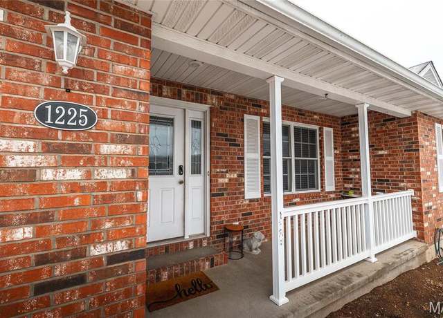 Property at 1225 Britt Ln, Rolla, MO 65401, 3 beds, 3 baths