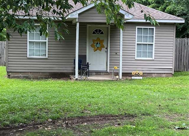 Property at 2022 Blair St, Kennett, MO 63857, 2 beds, 1 bath