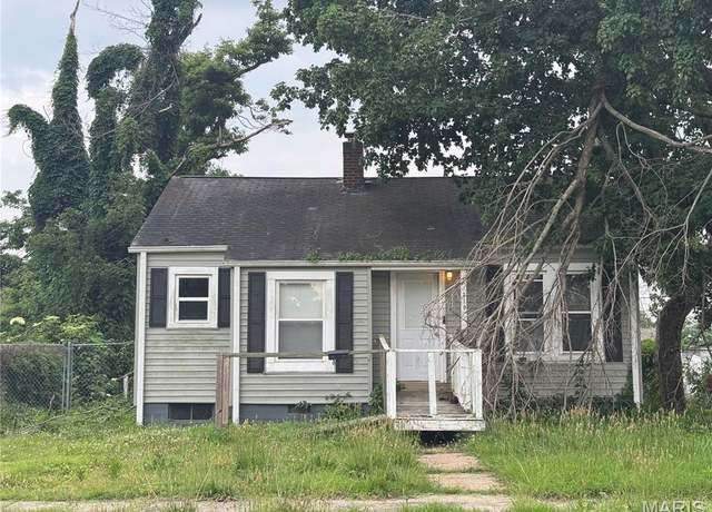 Property at 319 Benton St, Sikeston, MO 63801, 2 beds, 1 bath