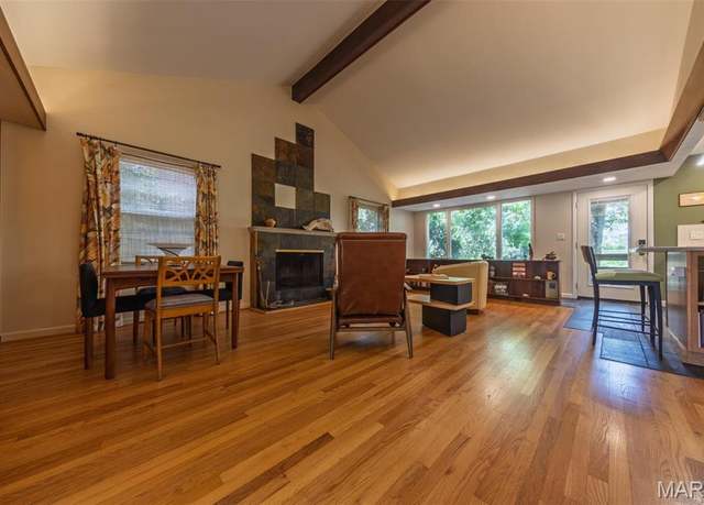 Property at 987 Dwyer Ave, Glendale, MO 63122, 3 beds, 2.5 baths