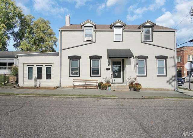 Property at 401 Elm St, Washington, MO 63090, 3 beds, 2.5 baths