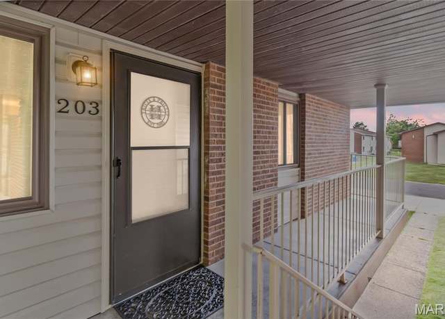 Property at 120 Suppiger Ln #203, Highland, IL 62249, 2 beds, 1 bath