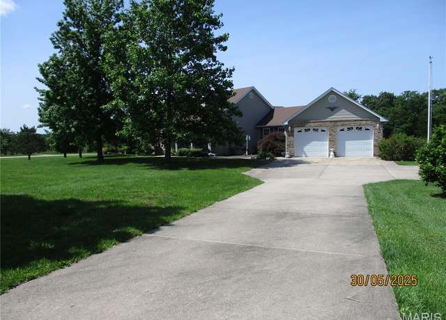 Property at 222 Valley View Dr, Cuba, MO 65453, 3 beds, 2.5 baths