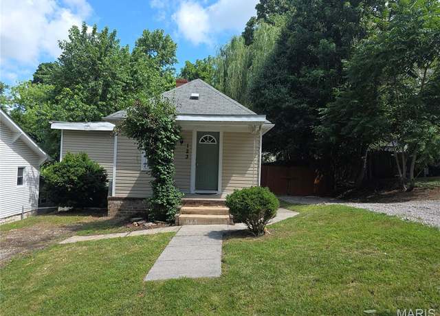 Property at 123 W Wickliffe Ave, Collinsville, IL 62234, 2 beds, 1 bath