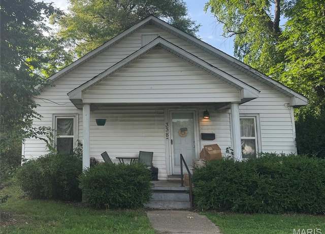 Property at 338 E Gladys St, Sikeston, MO 63801, 3 beds, 2 baths
