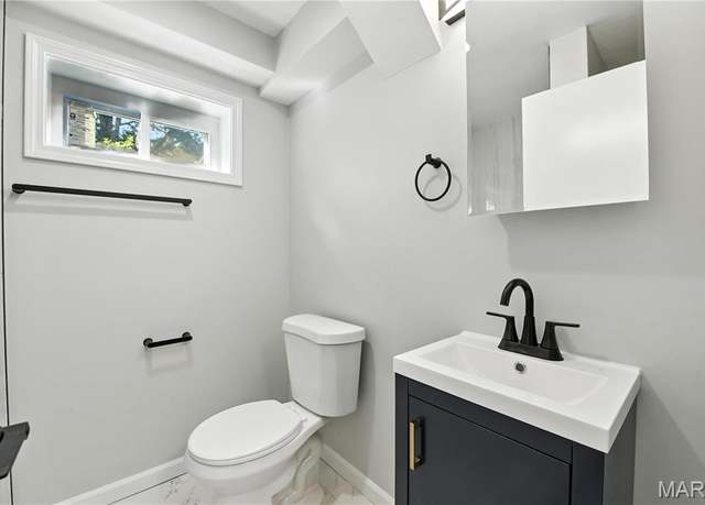 Property at 100 Toelle Dr, St Charles, MO 63304, 3 beds, 2 baths
