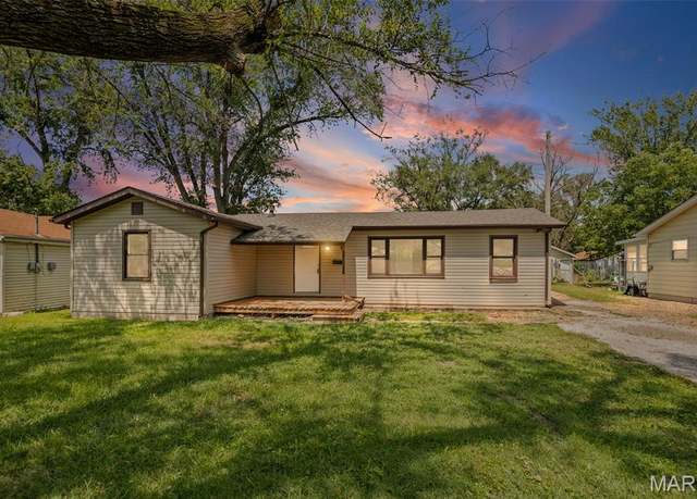 Property at 18 Denovion Ct, Cahokia, IL 62206, 4 beds, 1.5 baths