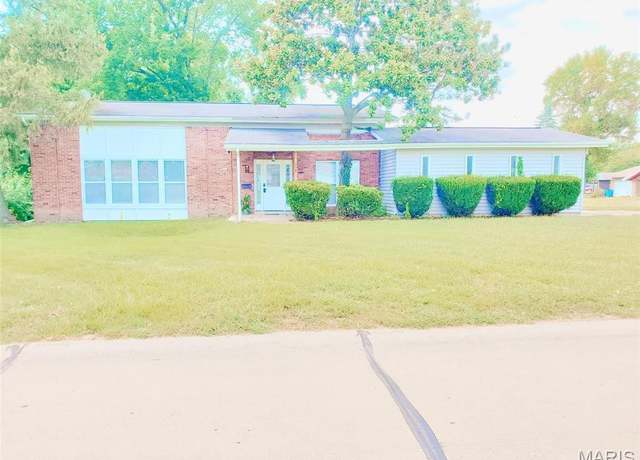 Property at 698 Carriage Ln, Hazelwood, MO 63042, 3 beds, 2.5 baths