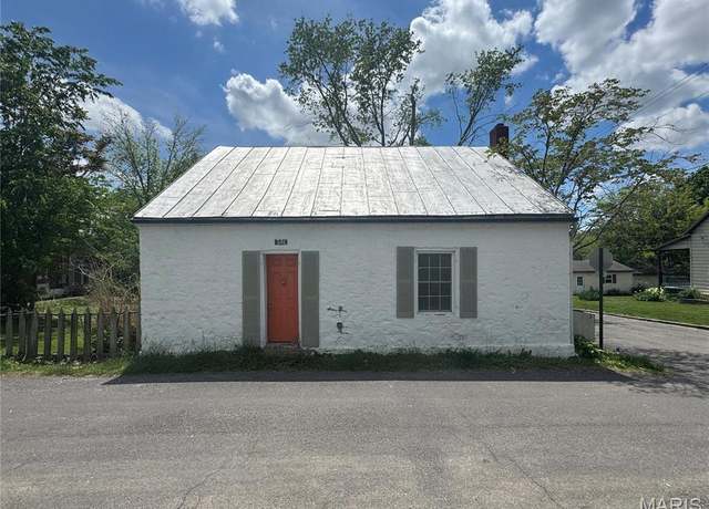 Property at 501 S Rapp Ave, Columbia, IL 62236, 2 beds, 1 bath