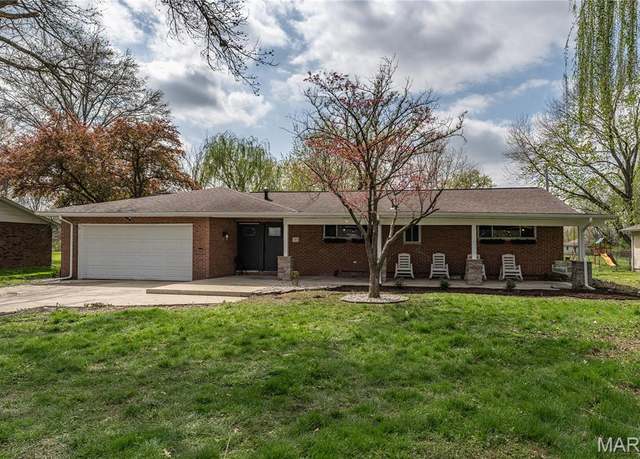 Property at 309 Warson Ln, Granite City, IL 62040, 4 beds, 2 baths