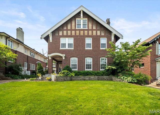Property at 36 Aberdeen Pl, Clayton, MO 63105, 5 beds, 3.5 baths