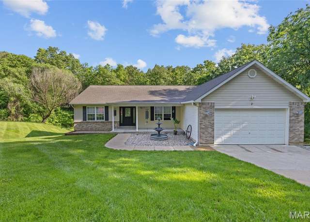 Property at 2 Cedar Ln, Fenton, MO 63026, 4 beds, 3 baths
