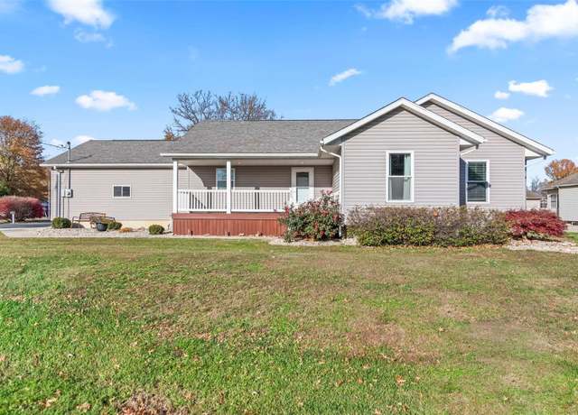 Property at 505 Colfax St, Mount Olive, IL 62069, 3 beds, 2 baths