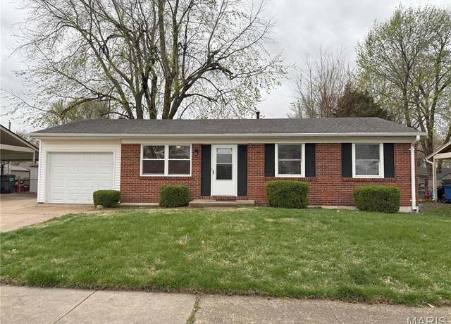Property at 3259 Ipswich Ln, St Charles, MO 63301, 3 beds, 2 baths