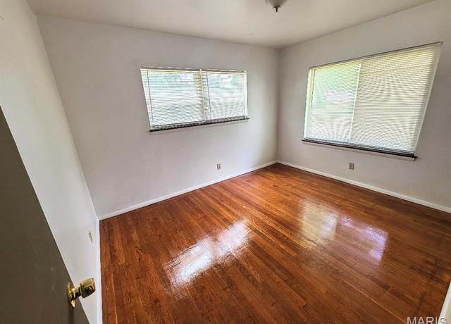 Property at 9914 Glen Owen Dr, St Louis, MO 63136, 3 beds, 1.5 baths