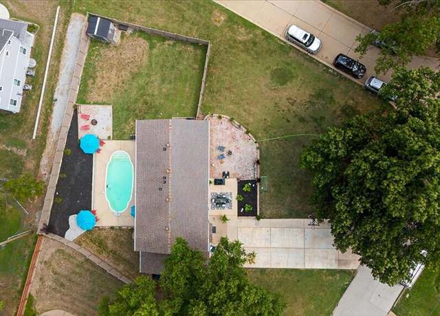 Property at 514 Coulter Ave, Kirkwood, MO 63122, 5 beds, 4.5 baths