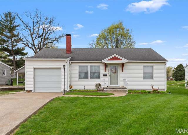 Property at 202 Snedeker St, Jerseyville, IL 62052, 2 beds, 1 bath
