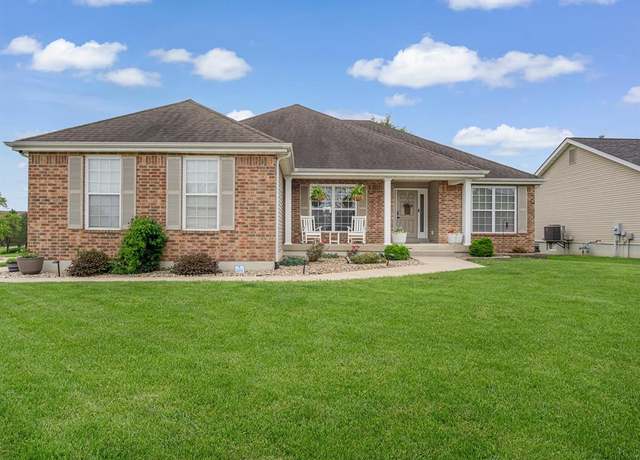 Property at 832 Foxglove Dr, Waterloo, IL 62298, 3 beds, 2 baths
