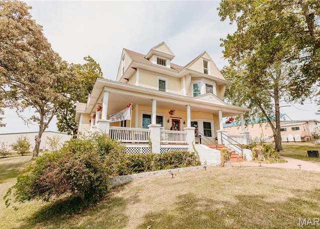 Property at 104 W 3rd St, Dixon, MO 65459, 4 beds, 2 baths