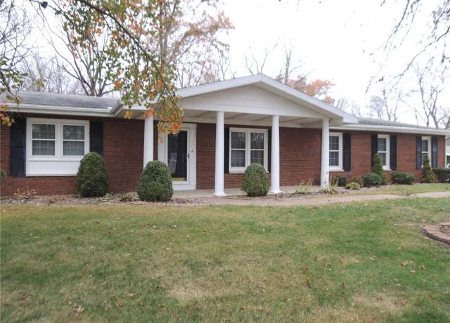 Property at 5 Spring Hill Dr, Greenville, IL 62246, 3 beds, 4 baths