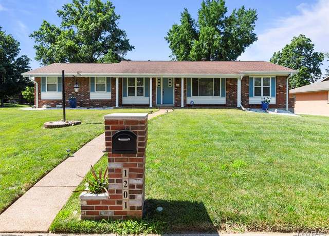 Property at 1201 Cheverly Ct, St Louis, MO 63146, 4 beds, 3 baths