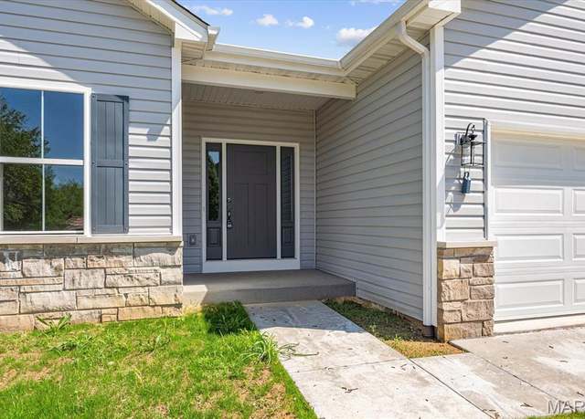 Property at 690 Vinci Dr, Caseyville, IL 62232, 3 beds, 2 baths