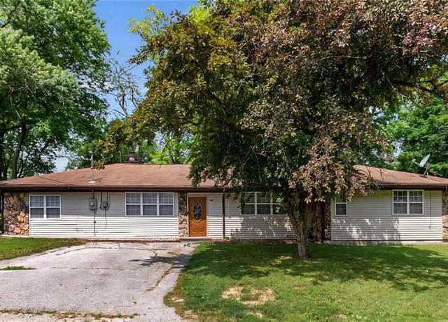 Property at 30 Grainey Dr, Glen Carbon, IL 62034, 3 beds, 2 baths
