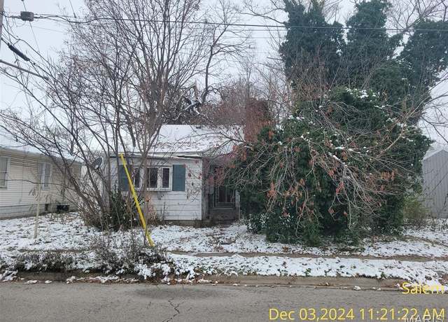 Property at 404 W Schwartz St, Salem, IL 62881, 3 beds, 1 bath