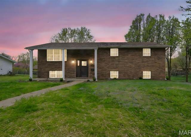 Property at 1604 Waverly Dr, Collinsville, IL 62234, 4 beds, 2 baths