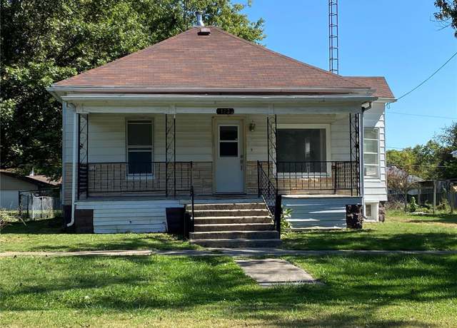 Property at 123 S Main St, Witt, IL 62094, 2 beds, 1 bath