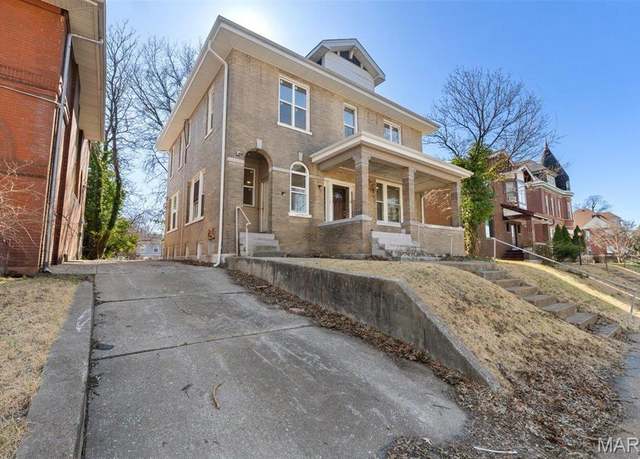 Property at 4 Lewis Pl, St Louis, MO 63113, 4 beds, 2.5 baths