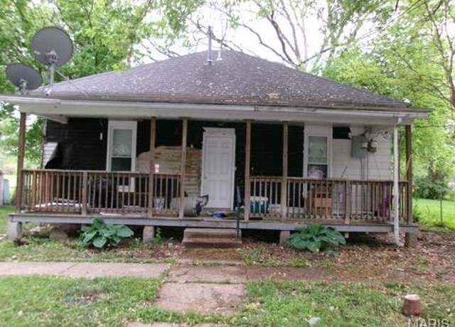 Property at 407 S 3rd St, Elsberry, MO 63343, 2 beds, 1 bath
