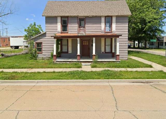 Property at 902 Walnut St, Bismarck, MO 63624, 4 beds, 1.5 baths