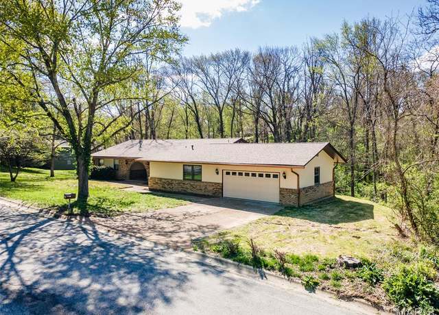 Property at 905 Northdale Dr, Alton, IL 62002, 4 beds, 3.5 baths