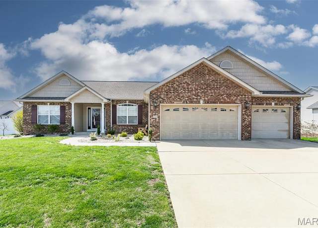 Property at 725 Erics Run Dr, O'fallon, IL 62269, 4 beds, 3 baths