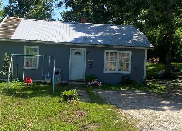 Property at 826 W Washington St, St James, MO 65559, 2 beds, 1 bath