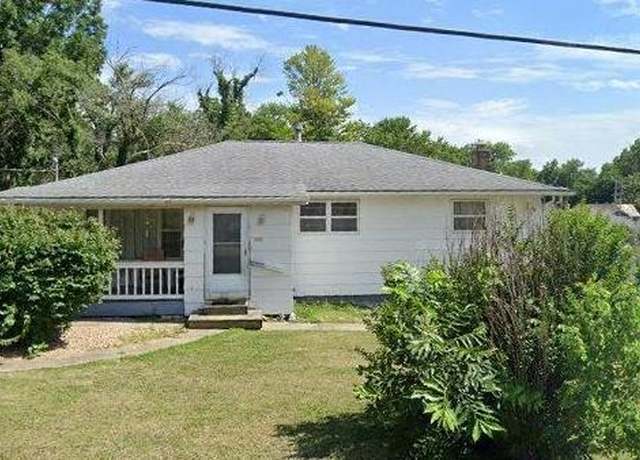 Property at 880 Washington St, Ste Genevieve, MO 67670, 3 beds, 2 baths