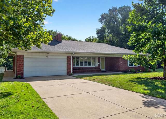Property at 49 Lakeview Dr, Belleville, IL 62223, 3 beds, 2.5 baths