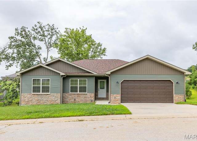 Property at 129 Jared St, Waynesville, MO 65583, 5 beds, 3 baths