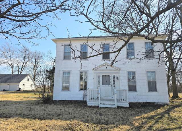 Property at 8236 Illinois Route 16, Hillsboro, IL 62049, 3 beds, 2 baths