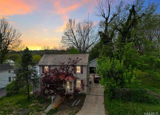 Property at 883 Biltmore St, Ste Genevieve, MO 63670, 3 beds, 1 bath