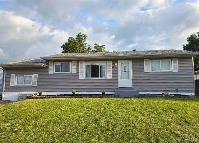 Property at 208 Rouen Dr, Mehlville, MO 63129, 2 beds, 2 baths