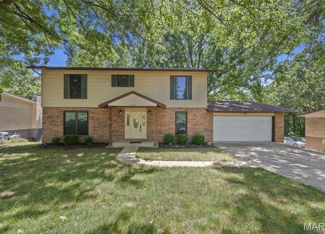 Property at 1928 Raintree Dr, Imperial, MO 63052, 4 beds, 2.5 baths