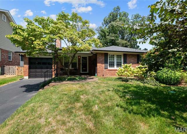 Property at 1023 Glenbrook Ave, Glendale, MO 63122, 3 beds, 2 baths